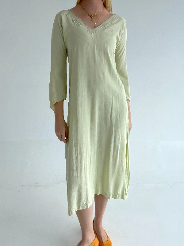 women's pajamas for bed and breakfast stays1940's Silk Long Sleeve Pale Green Butterfly Dress