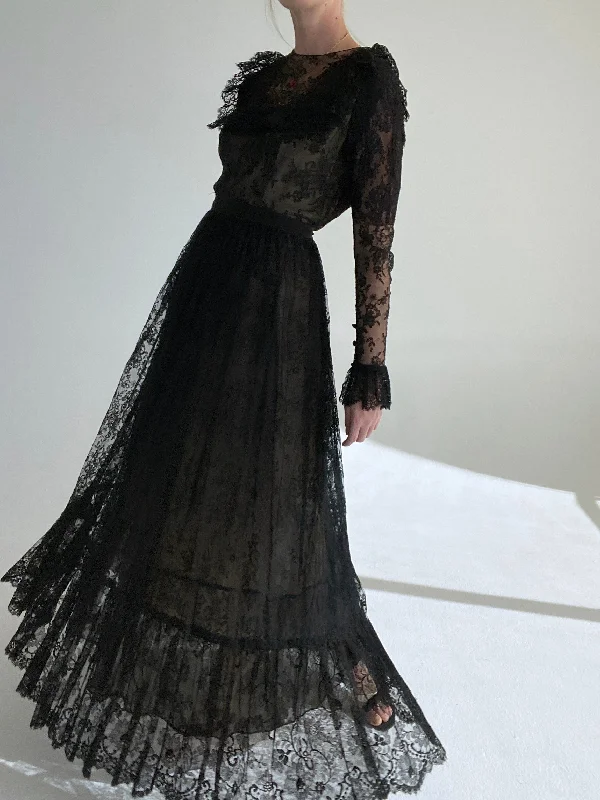 women's pajamas for everyday wear1950's Black Lace Long Sleeve Gown